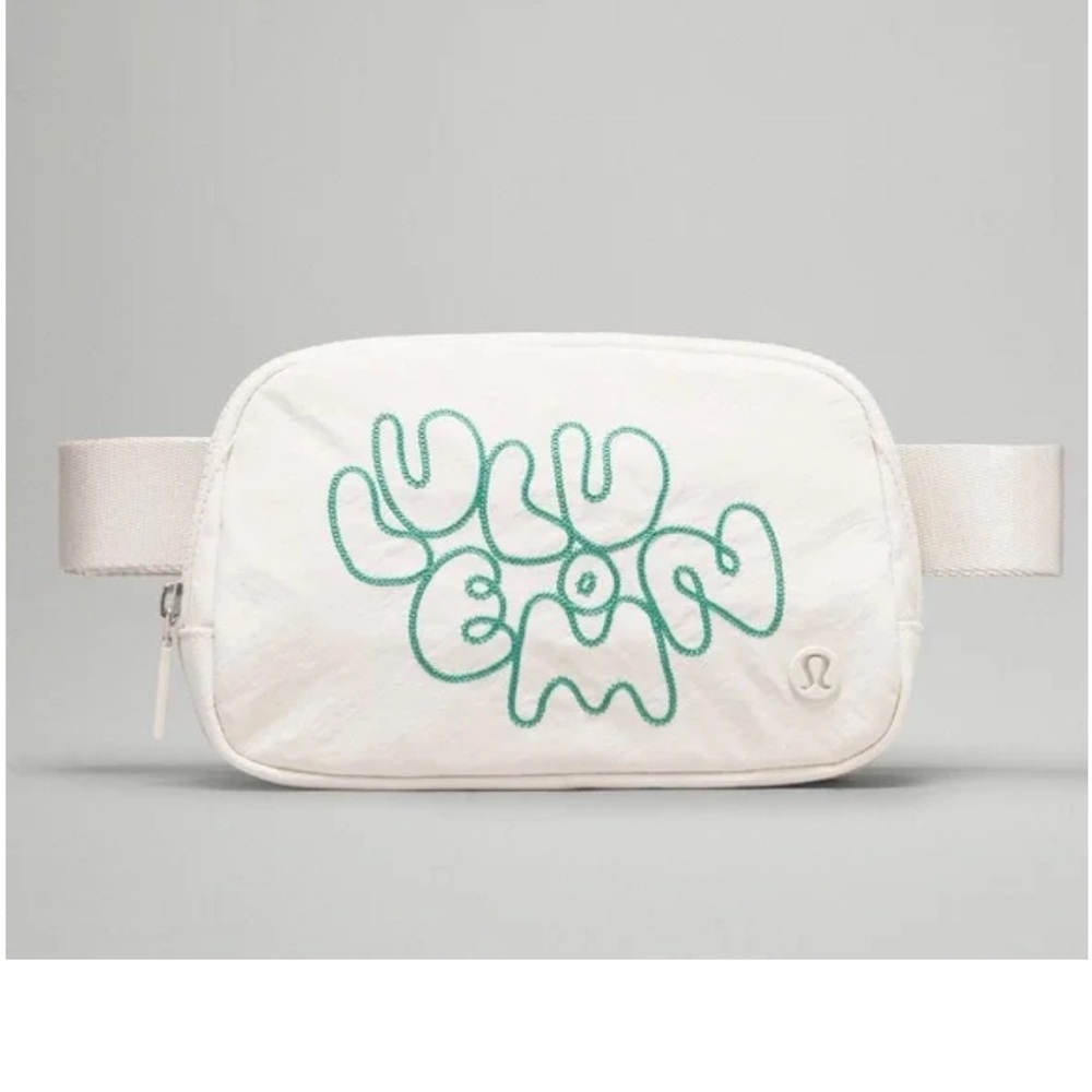 Lululemon Everywhere Belt Bag